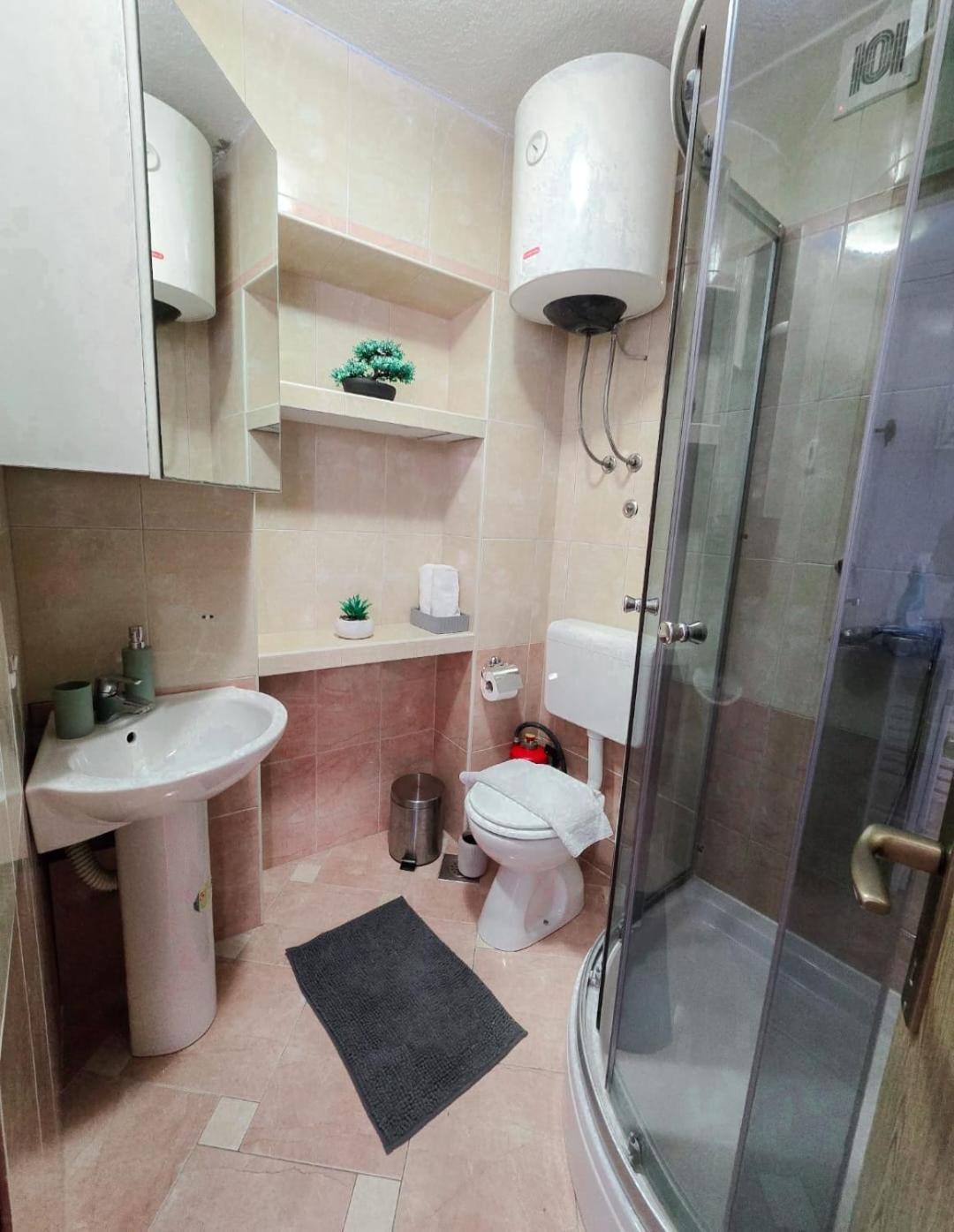 Private Bedroom With Bathroom Baška Voda Exteriör bild