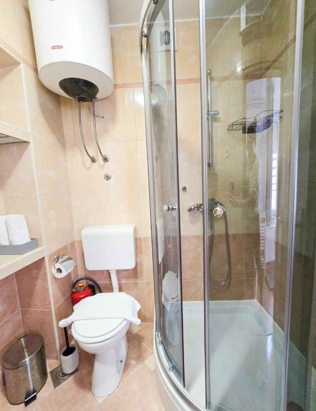 Private Bedroom With Bathroom Baška Voda Exteriör bild